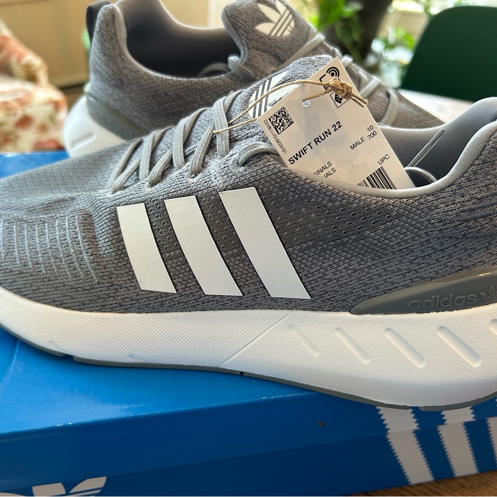 adidas 10.5 men’s sneakers.. brand new with tags. never worn.